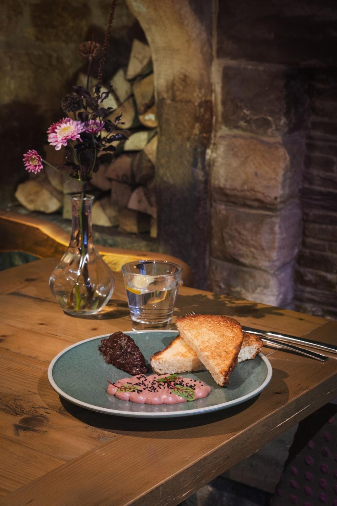 The Beeley Inn - Chatsworth Exterior photo